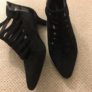 Unique black kitten heel